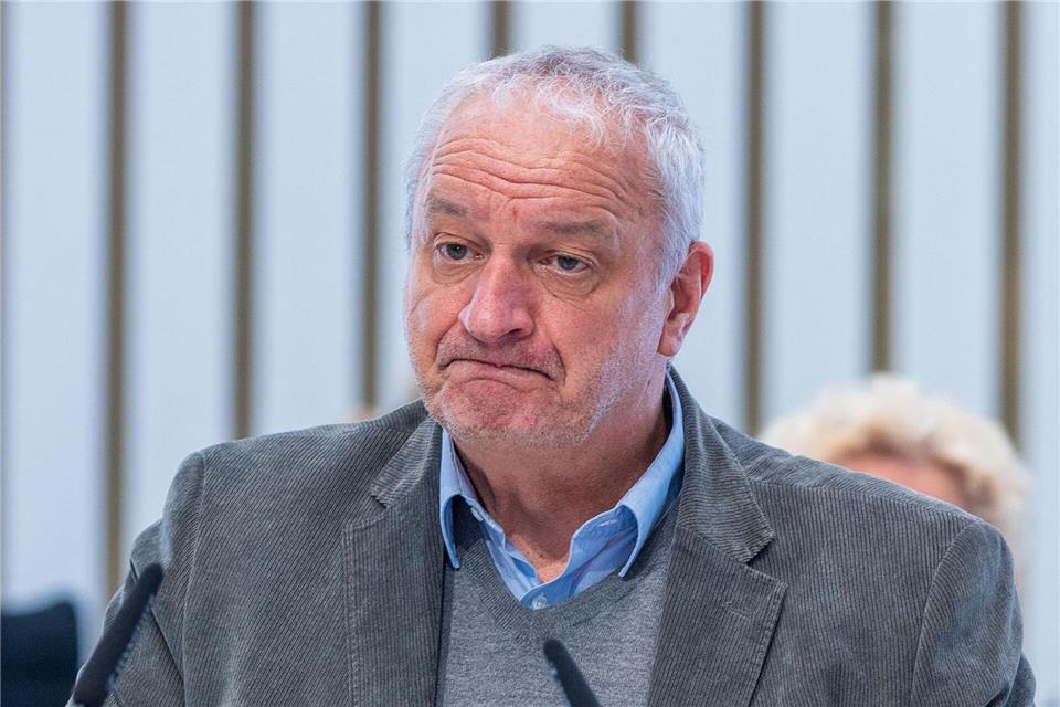 Mit seiner langjährigen politischen Erfahrung aus Bundestag und Landtag soll Harald Terpe als Fraktionsvize künftig wieder Ruhe in die gespaltene Grünen-Landtagsfraktion von Mecklenburg-Vorpommern bringen. (Archivbild)   Jens Büttner/dpa