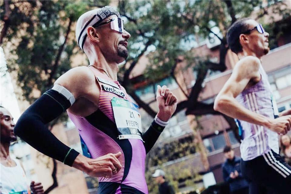 Mit seiner neuen Bestleistung von 2:06:46 Stunden knackte Hendrik Pfeiffer im spanischen Valencia die Kadernorm des Deutschen Leichtathletik-Verbandes.