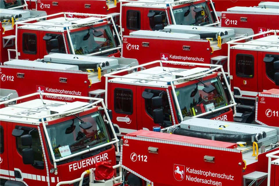 Mit solchen Waldbrandtanklöschfahrzeugen waren die Feuerwehrleute aus Niedersachsen in Spanien. (Archivbild)Philipp Schulze/dpa