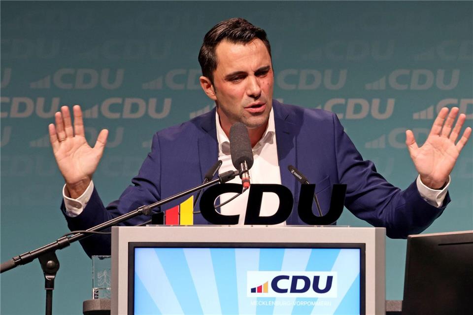 Mit über 97 Prozent auf Listenplatz eins gewählt: CDU-Landeschef Daniel Peters.  Bernd Wüstneck/dpa