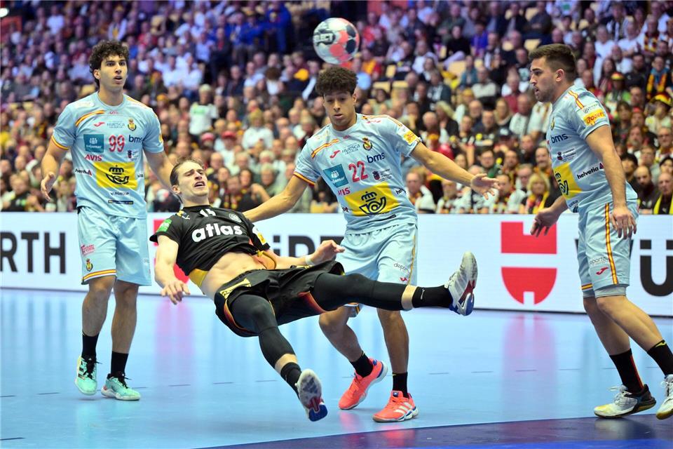 Mit vollem Einsatz dabei: Deutschlands Spielmacher Juri Knorr. Sina Schuldt/dpa