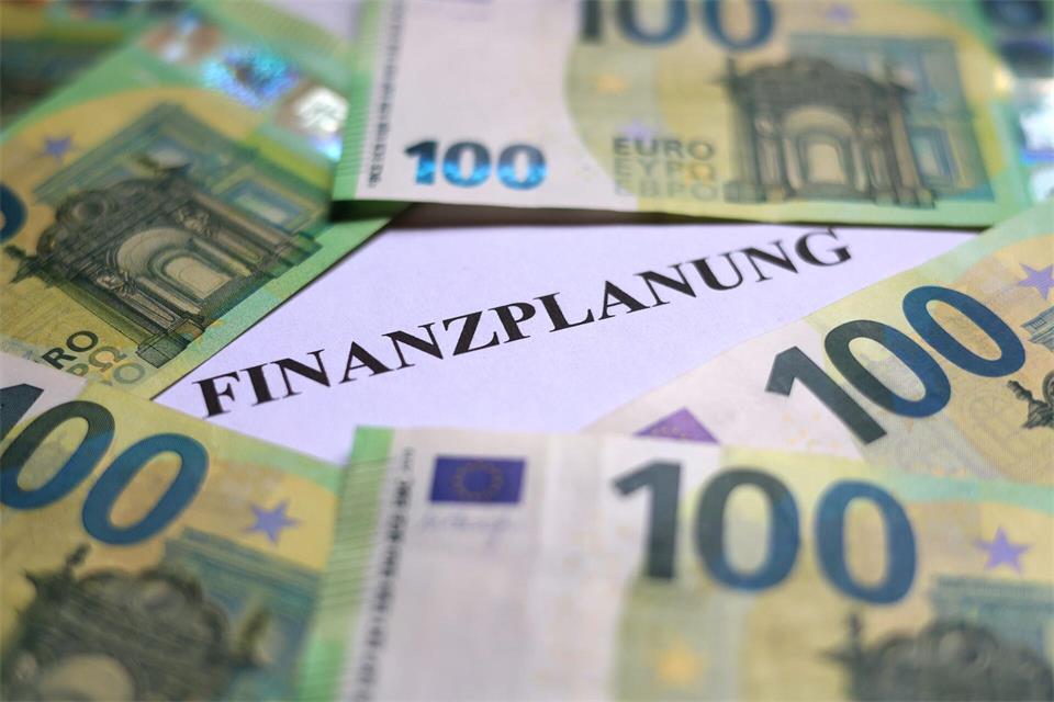 Mit wie viel Geld unterstützt das Land die angeschlagenen Kommunen? Darum geht es bei Verhandlungen am Freitag. (Symbolbild)Karl-Josef Hildenbrand/dpa