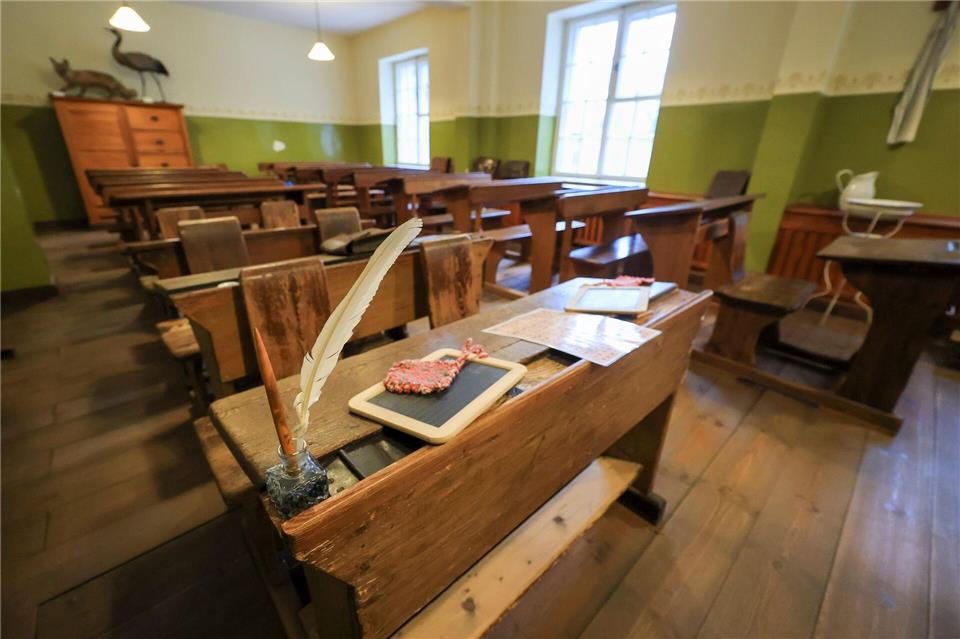 Mit zahlreichen Objekten zeigt die Sammlung, wie sich Schule und Lernen im Laufe der Zeit verändert haben.Jan Woitas/dpa