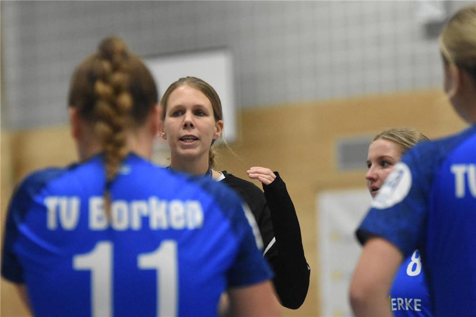 Mit zwei Punkten zufrieden, nicht mit dem Spiel: Trainerin Eva Westheider vom Handball-Oberligisten TV Borken. 