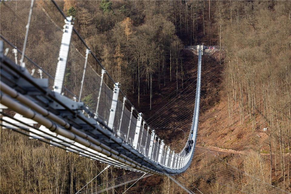 Mit 25-Kilo-Ausrüstung – Feuerwehr läuft Rekord auf Highwalk Mitglieder der Lauf- und Sportgruppe der Rotenburger Feuerwehr haben auf dem Highwalk den bis dato bestehenden Weltrekord geknackt. (Archivbild)picture alliance/dpa
