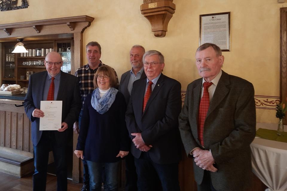 Mitglieder sowie Geehrte der Kolpingsfamilie Erle (von links): Klaus Grömping, Thomas Rößmann, Martina Schlüter, Norbert Breil, Ludger Askamp und Ottmar Litzki.
