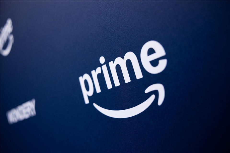 Gericht: Preiserhöhung für Prime-Kunden unwirksam  Mitglieder von Amazon haben verschiedene Vorteile wie kostenlosen Versand und Streaming-Angebote für Filme und Serien. Dies kostet jedoch Geld.Rolf Vennenbernd/dpa