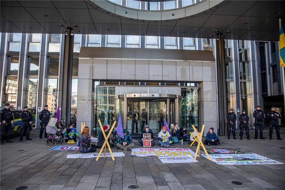 Mitglieder von Extinction Rebellion demonstrieren vor dem Innenministerium in Düsseldorf als Protest nach der Räumung von Lützerath. (Archivbild)Malte Krudewig/Malte Krudewig/Dpa/dpa