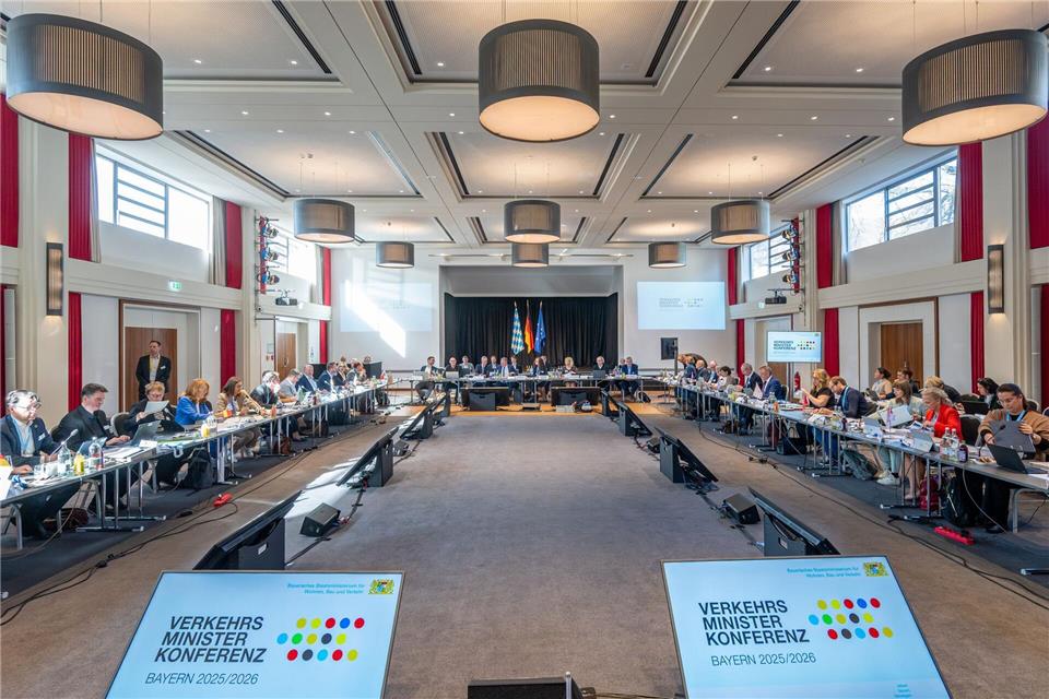 Mitte Oktober hatte Schnieder Eckpunkte zur Novelle des Führerscheins vorgelegt, diese zielt auf Vereinfachungen und mehr digitale Lösungen ab.Armin Weigel/dpa