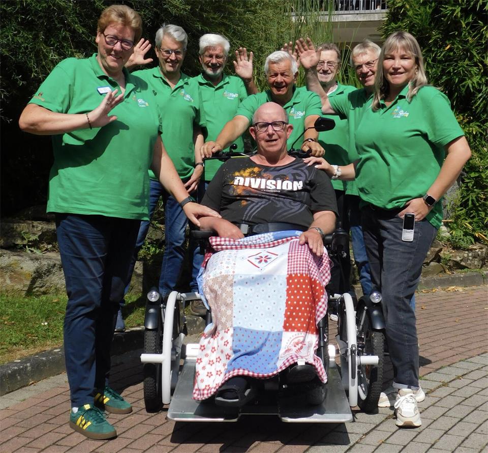 Mitte des Jahres wurde die Rollstuhl-Rikscha geliefert.