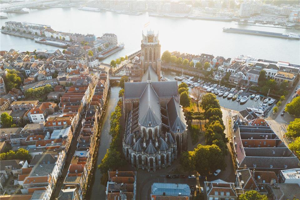 Mittelalterliche Pracht: Die Grote Kerk in Dordrecht ist ein Meisterwerk gotischer Architektur und ein beliebtes Ziel für Geschichtsinteressierte.Marcel Lesch/Evolumina/NBTC/dpa-tmn