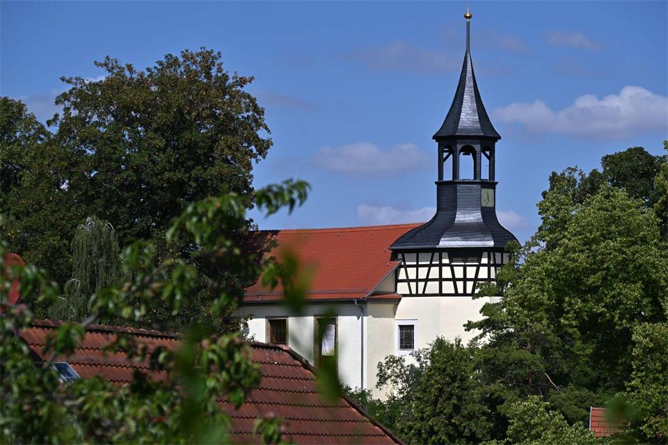 Mitteldeutschland ist reich an Kirchen, etwa die St. Gotthardt-Kirche in Erfurt-Marbach gehört dazu. (Archivbild)Martin Schutt/dpa