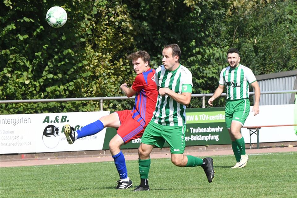 Mittelfeldmann Fabian Huvers (links) zählt zu den Routiniers und zu den Stützen in der Mannschaft des B-Kreisligisten SG Borken.