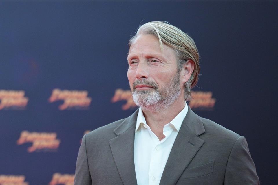 James-Bond-Schurke Mads Mikkelsen hat deutsche Vorfahren Mittelname: Dittmann. Mads Mikkelsen sagt, irgendwo unter seinen Vorfahren seien Deutsche gewesen.