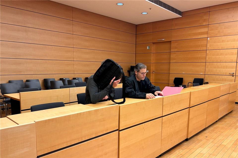 Mitten im Sommer ließ ein Vater sein Baby in einem verschlossenen Auto zurück. (Archivbild)Angelika Resenhoeft/dpa