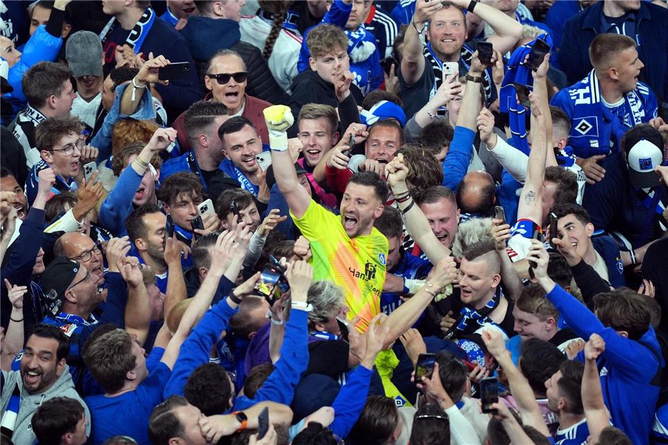 Mitten unter den Fans: HSV-Torwart Daniel Heuer FernandesMarcus Brandt/dpa