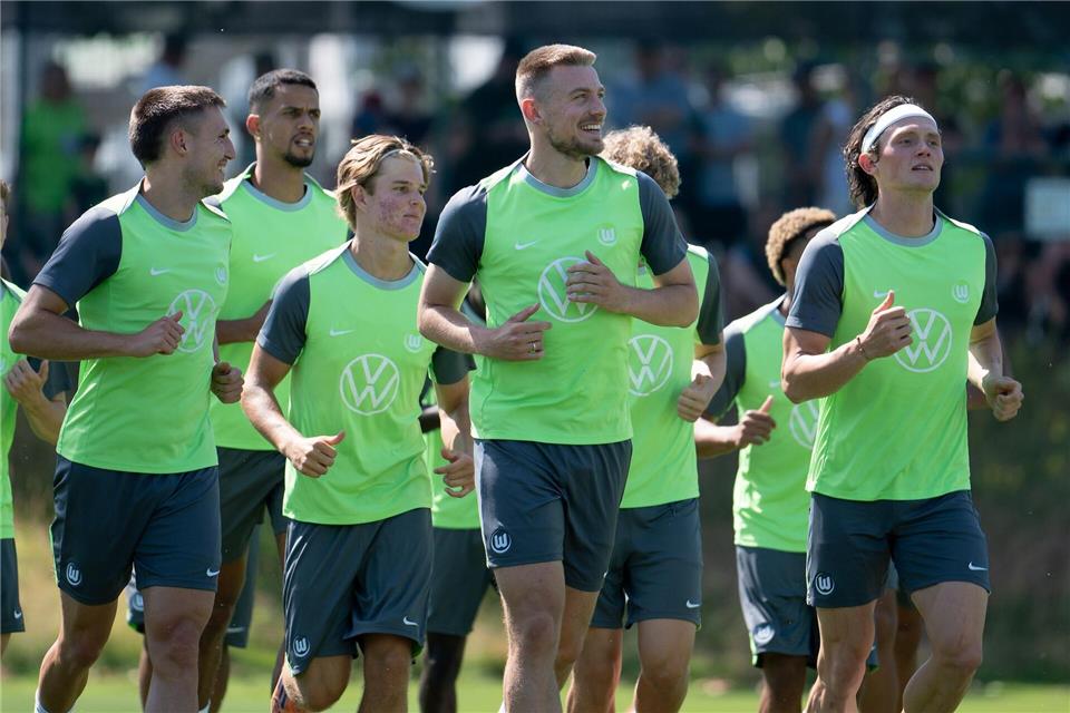 Mittendrin in Wolfsburg: VfL-Zugang Hauke Wahl. Swen Pförtner/dpa