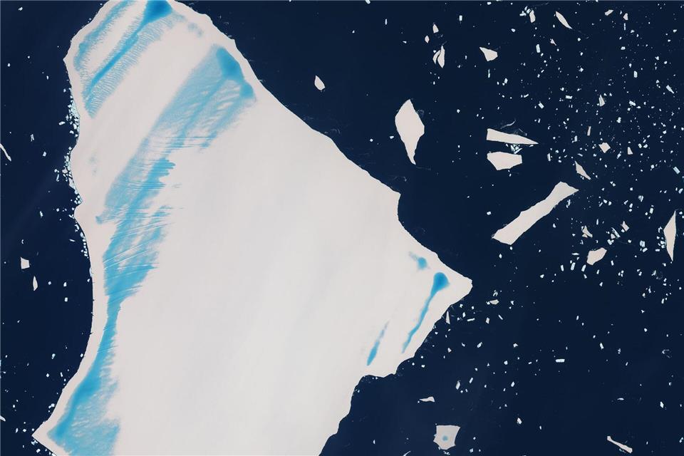 Mittlerweile hat der einst größte Eisberg einiges von seiner Masse eingebüßt.-/contains modified Copernicus Sentinel data (2025), processed by ESA/dpa