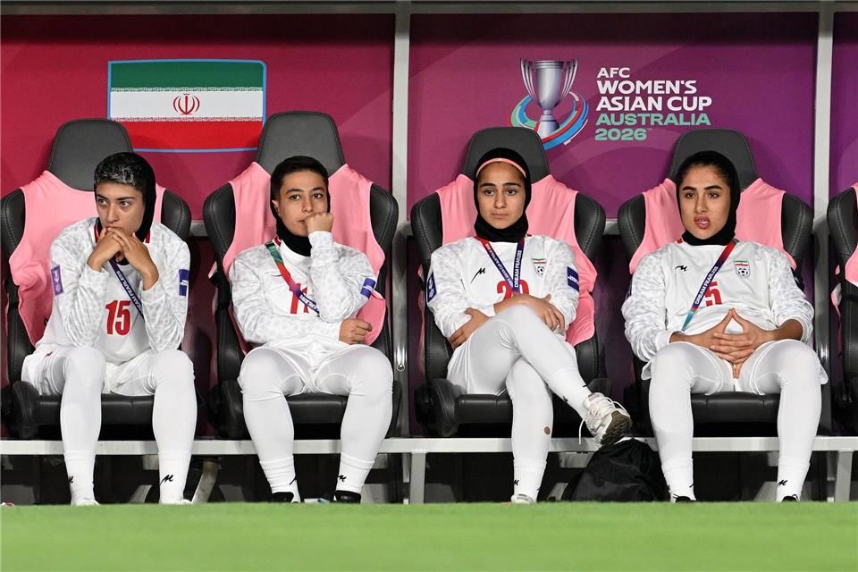 Mittlerweile sind fünf Fußballerinnen aus dem Iran trotz Asyls aus Australien abgereist. (Archivfoto)Dave Hunt/AAP/dpa