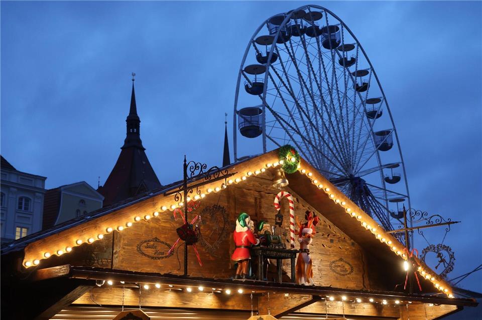 Mittwochs ist Familientag auf dem Weihnachtsmarkt.Bernd Wüstneck/dpa