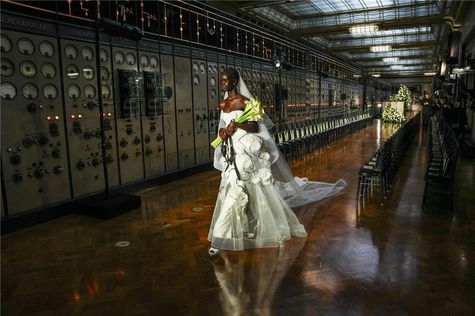 Bilder des Tages Mode im KontrollraumJeff Moore/PA Wire/dpa