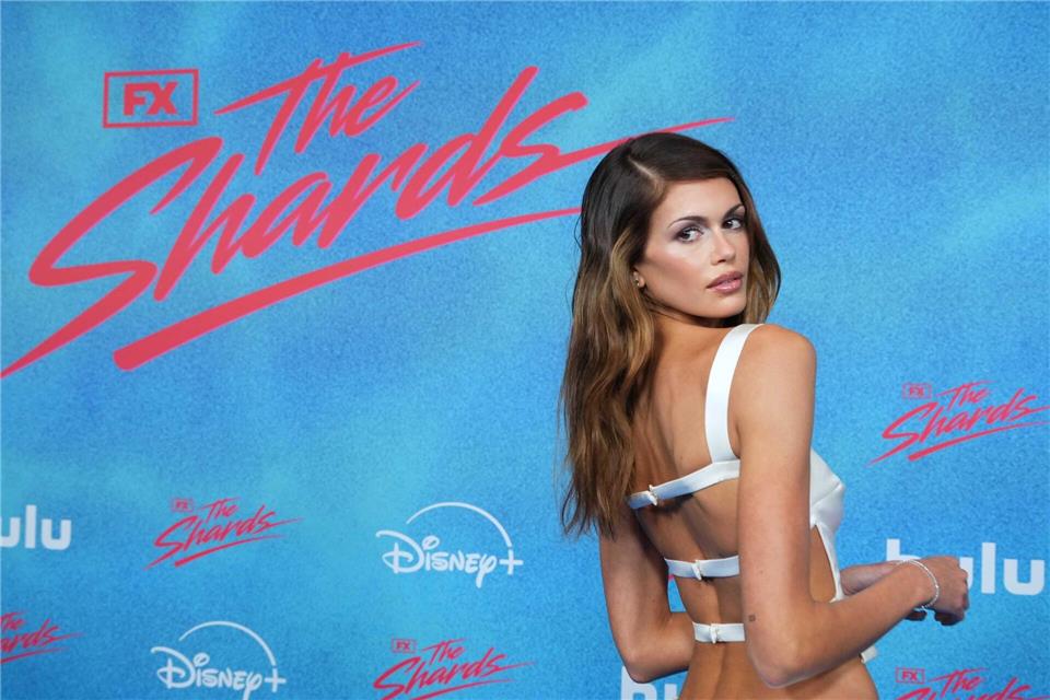 Model und Schauspielerin Kaia Gerber wird wegen ihrer Ähnlichkeit immer wieder mit ihrer Mutter Cindy Crawford verglichen.Soeren Stache/dpa