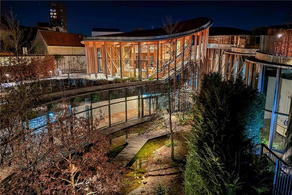 Moderne Architektur von Kengo Kuma: das Hans-Christian-Andersen-Haus in Odense.Wolfgang Stelljes/dpa-tmn