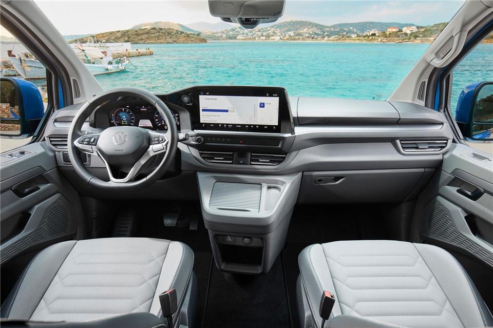 Moderner Kommandostand: Zu einem „normalen“ Pkw-Cockpit gibt es kaum Unterschiede - das gilt auch für die Bildschirme.Volkswagen AG/dpa-tmn