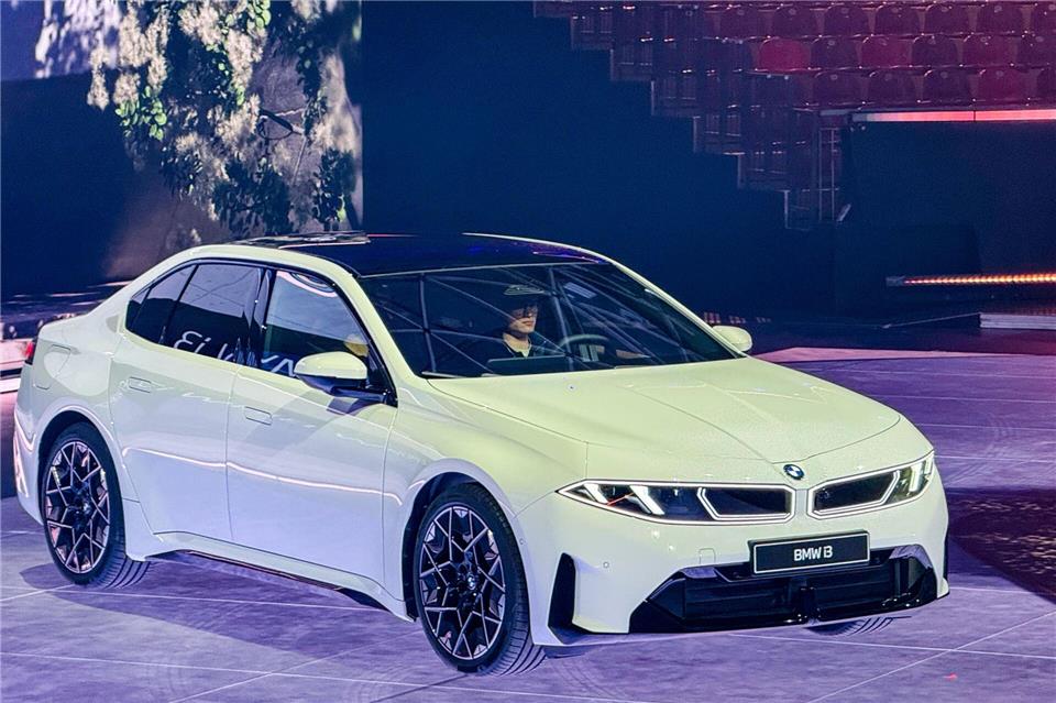 Modernes Design und Technik: Der i3 glänzt mit kantigem Design, innovativer Elektronik und einem neuen Bediensystem mit Projektion auf die Frontscheibe.Christof Rührmair/dpa-tmn