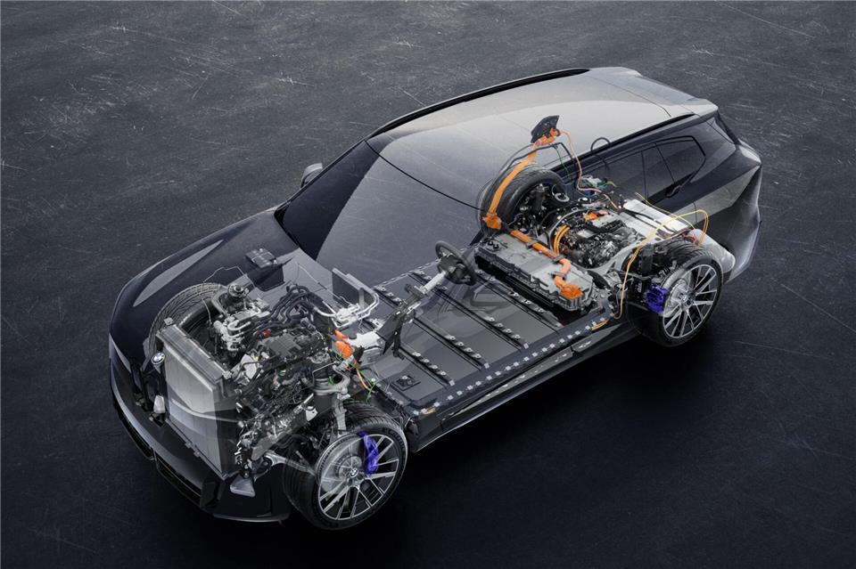 Modernes E-Auto: Die Batterie liegt auch beim BMW iX5 tief im Wagenboden - doch auch hier ist Platz nicht unendlich verfügbar.BMW AG/dpa-tmn
