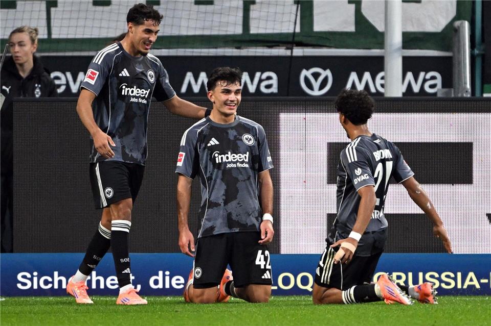Möchte auch in Madrid jubeln: Eintracht Frankfurts Juwel Can Uzun (M).Federico Gambarini/dpa