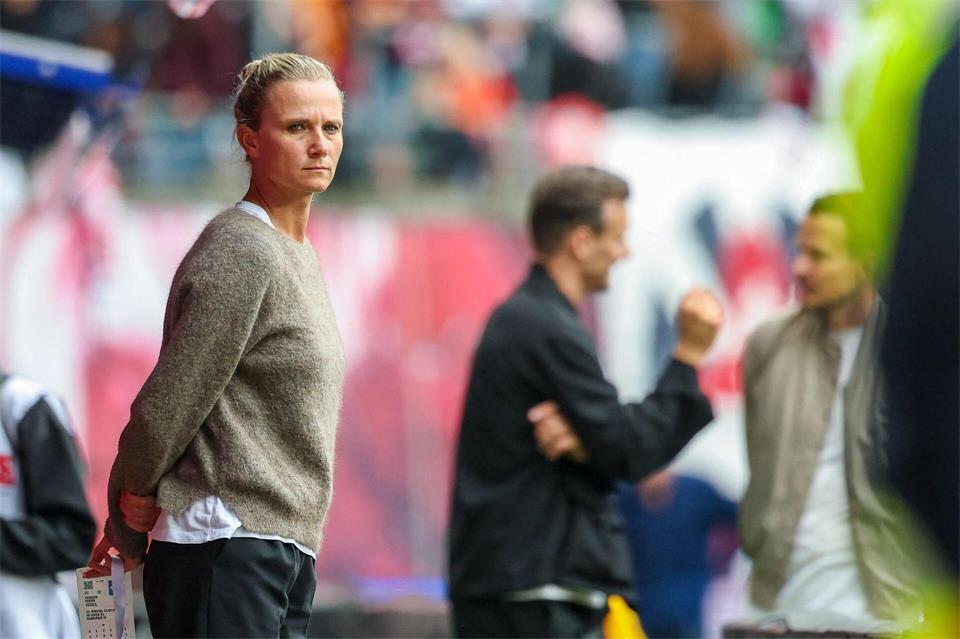 Möchte mit Trainer Merlin Polzin weitermachen: HSV-Sportvorständin Kathleen Krüger.  Jan Woitas/dpa