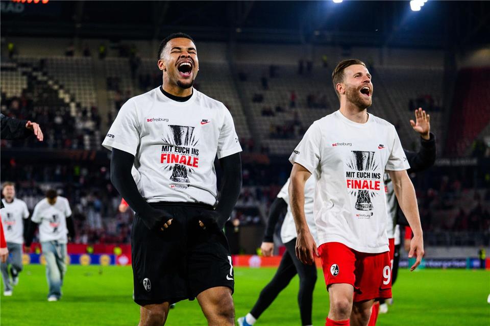 Möchten auch nach dem Endspiel wieder jubeln: Noah Atubolu (l) und Lucas Höler (r). (Archivbild)Tom Weller/dpa