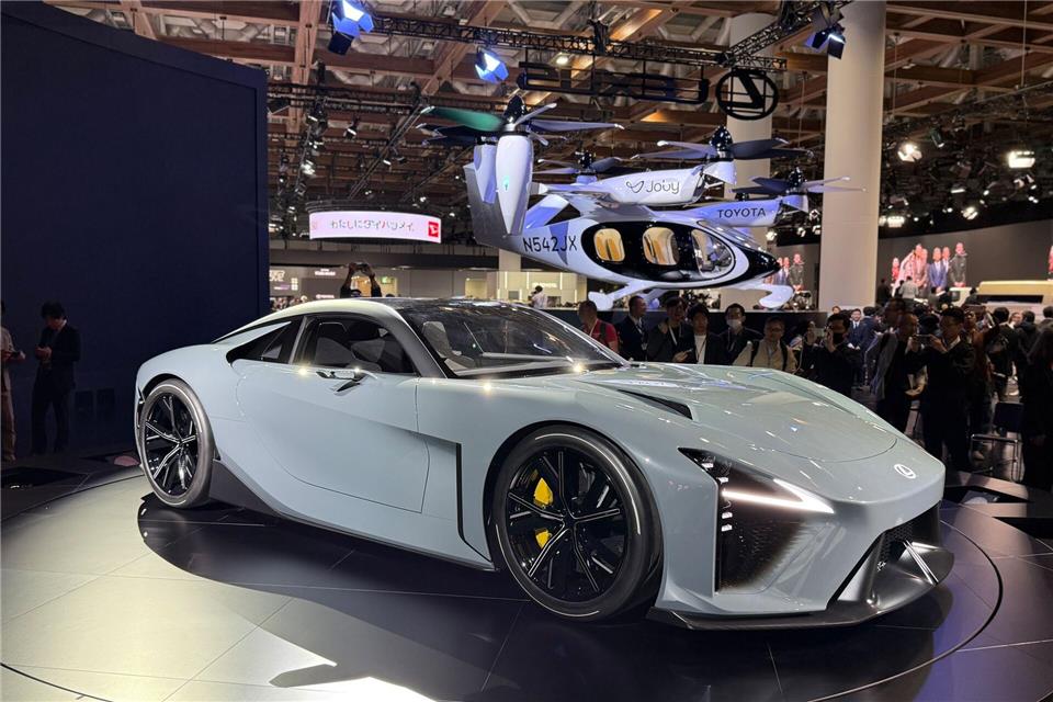 Van, Crossover, Supersportler: Lexus sortiert „Oberhaus“ neu Möglicherweise schon im nächsten Jahr soll das zweisitzige Coupé LS Sport Concept auf den Straßen zu sehen sein.Thomas Geiger/dpa-tmn