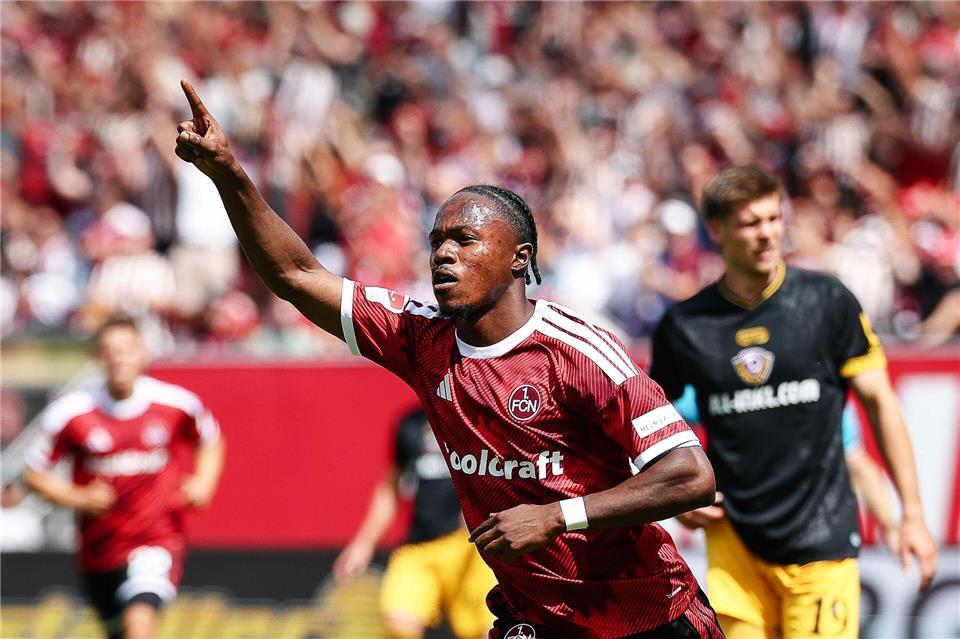 Mohamed Alì Zoma (M, 1. FC Nürnberg)  erzielte alle drei Treffer beim 3:0 über Dynamo Dresden.Daniel Löb/dpa
