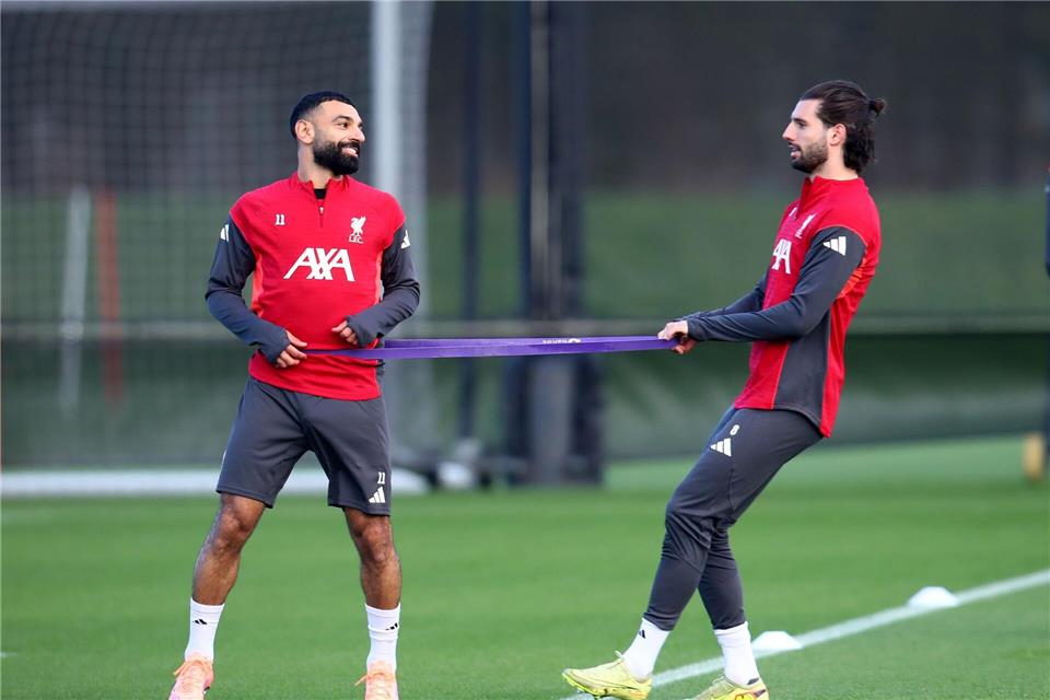 Mohamed Salah (l.) hatte am Wochenende scharfe Kritik geäußert. Tim Markland/PA Wire/dpa