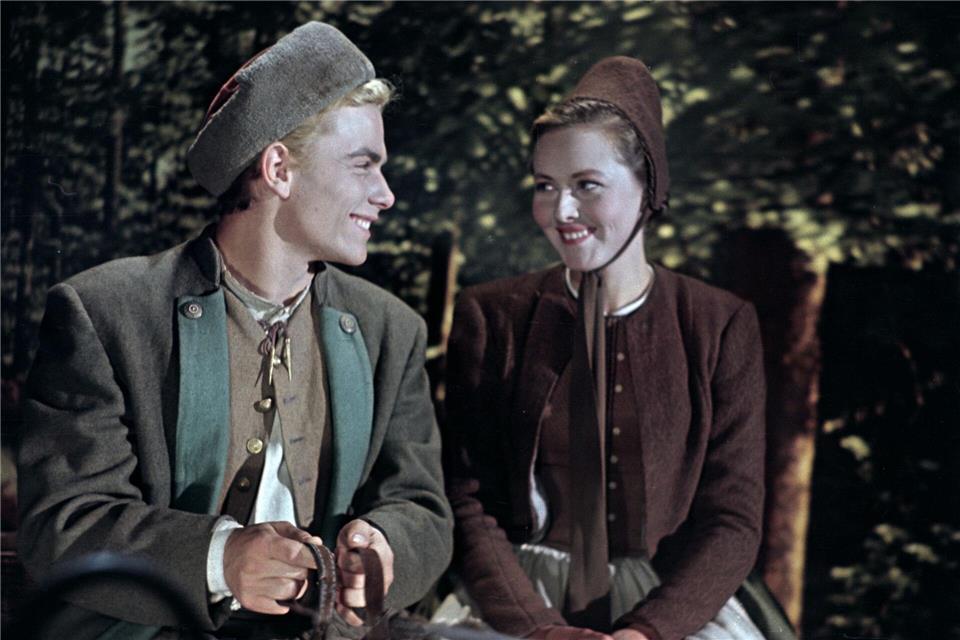 Moik in der Figur des Köhlers Peter Munk und Hanna Rucker als Lisbeth.Kilian Klawikowski/DEFA-Stiftung/dpa