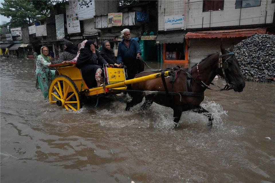 Monsunregenfälle in Pakistan fordern seit Wochen Menschenleben. K.M. Chaudary/AP/dpa
