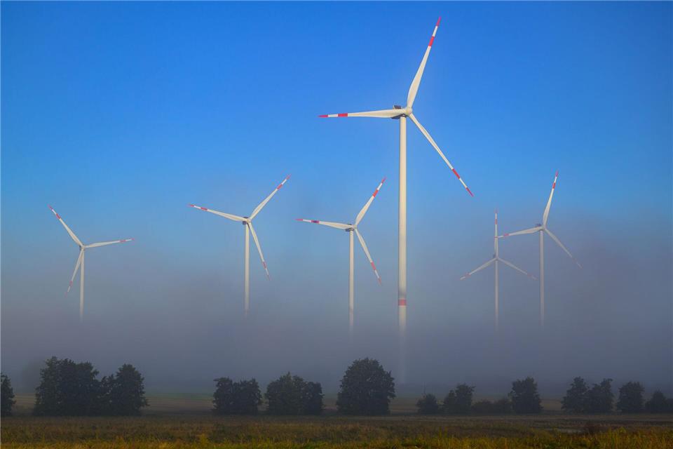 Morgendlicher Nebel steigt über der Hauptstadtregion auf und löst sich im Verlauf des Tages, bis er in der nächsten Nacht zurückkehrt. (Symbolbild)Patrick Pleul/dpa