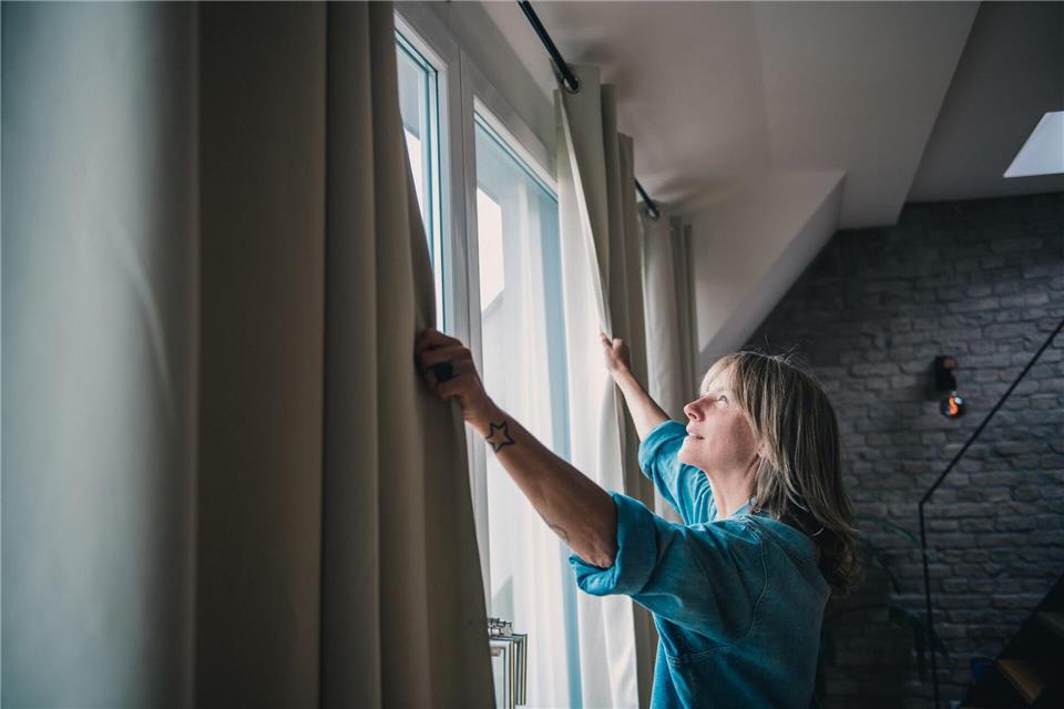 Morgens Licht, Wasser und frische Luft: Schon kleine Gewohnheiten können für das Wohlbefinden einen großen Unterschied machen. picture alliance / dpa-tmn