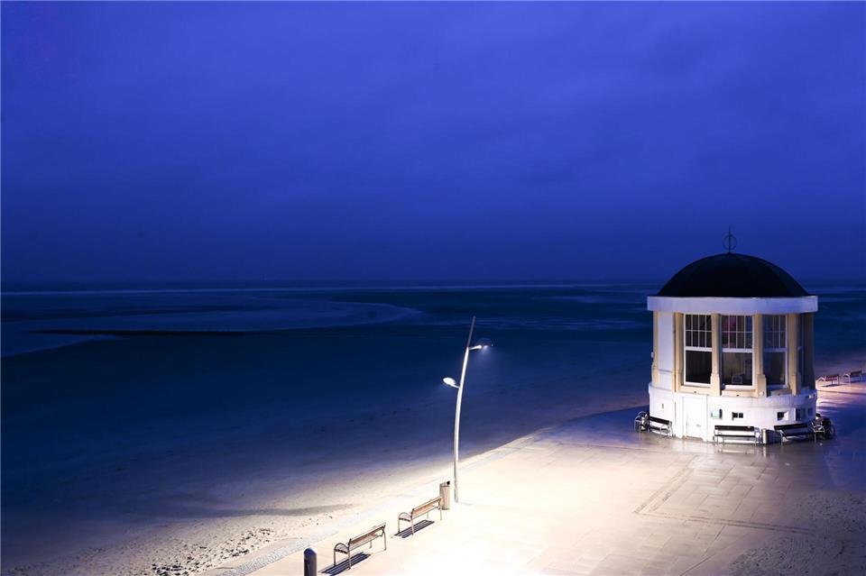 Morgens hat es leicht geregnet am Strand von Borkum.Lars Penning/dpa