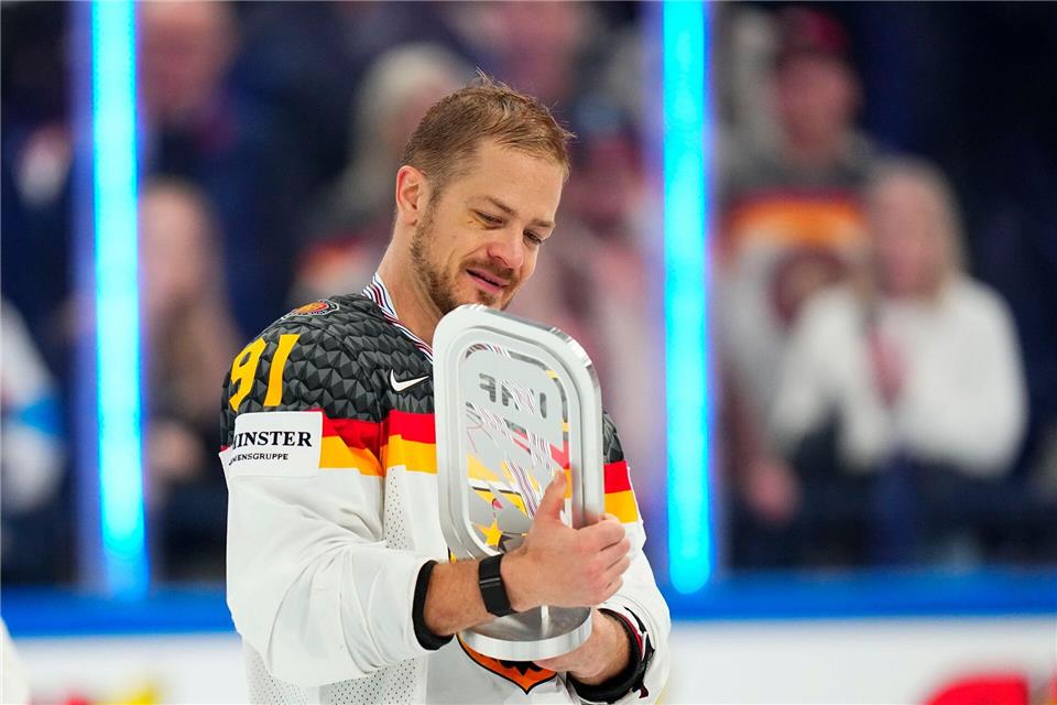 Moritz Müller wurde 2023 mit dem Nationalteam Vize-Weltmeister. (Archivbild)Pavel Golovkin/AP/dpa