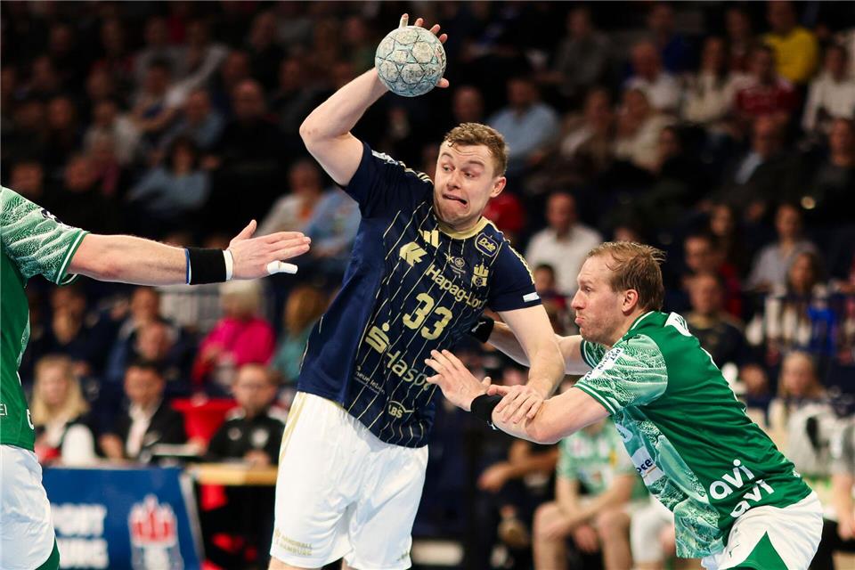 Moritz Sauter (l) und der HSV Hamburg spielten beim HC Erlangen. (Archivbild)Frank Molter/dpa