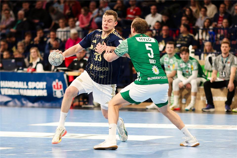 Moritz Sauter (l) und der HSV Hamburg waren in Minden zu Gast. (Archivbild)Frank Molter/dpa