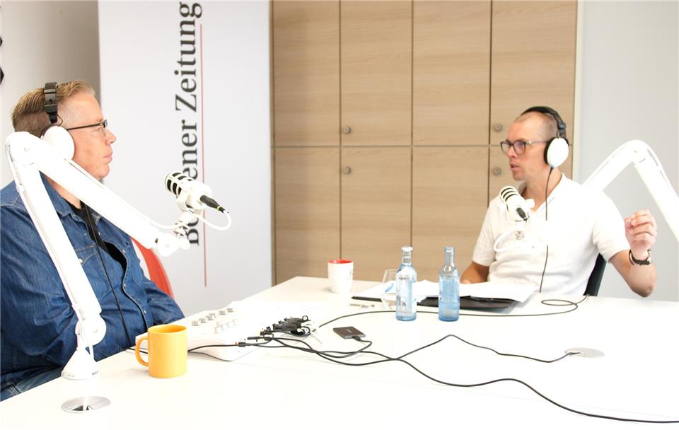 Moritz Schmidt (rechts) im Gespräch mit BZ-Redakteur Sven Kauffelt.
