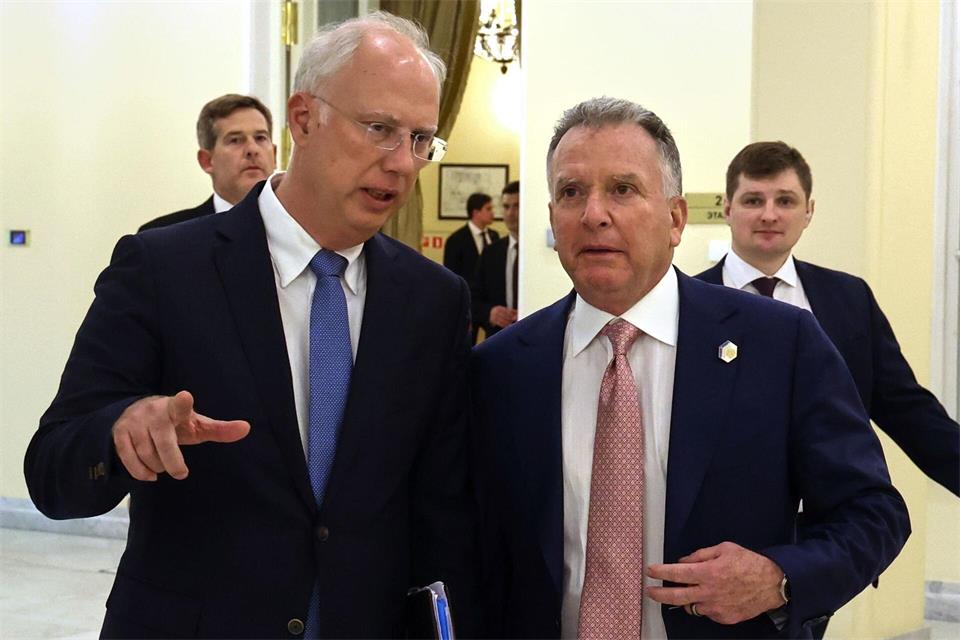 Moskau sieht im Verzicht von Trump auf Sanktionen gegen Russland Chancen einen Weg zu einer Friedenslösung. (Archivbild)Vyacheslav Prokofyev/Pool Sputnik Kremlin/AP/dpa