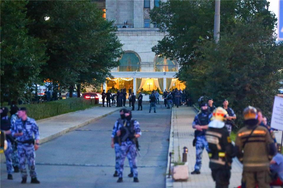 Moskaus Bürgermeister Sergej Sobjanin bezeichnete den Vorfall als brutalen Terrorakt. Sergei Vedyashkin/Moscow News Agency/AP/dpa