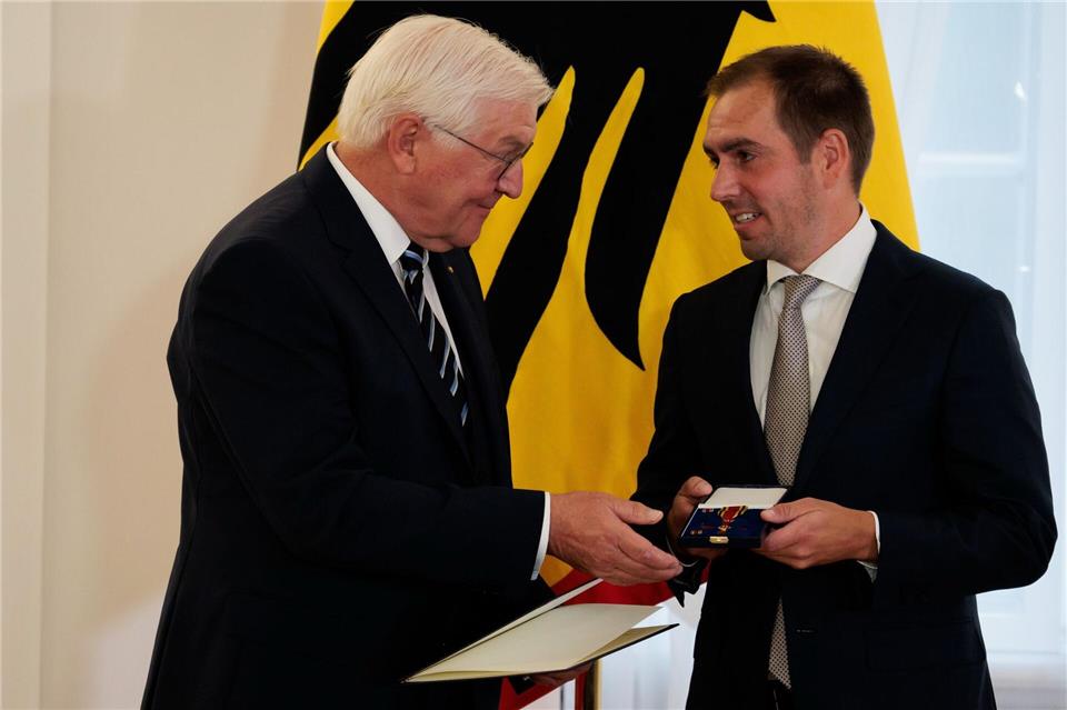 „Mr. Fairplay“ Philipp Lahm ist unter den neuen Trägerinnen und Trägern des Verdienstordens.Carsten Koall/dpa