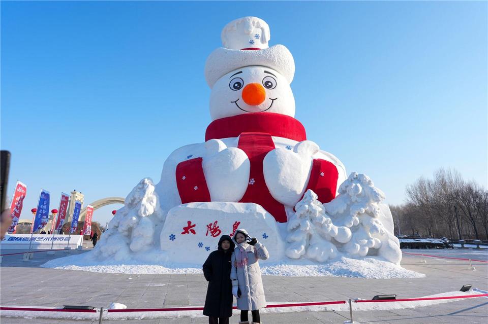 „Mr. Snowman“ ist Teil der diesjährigen Expo. Wang Song/XinHua/dpa