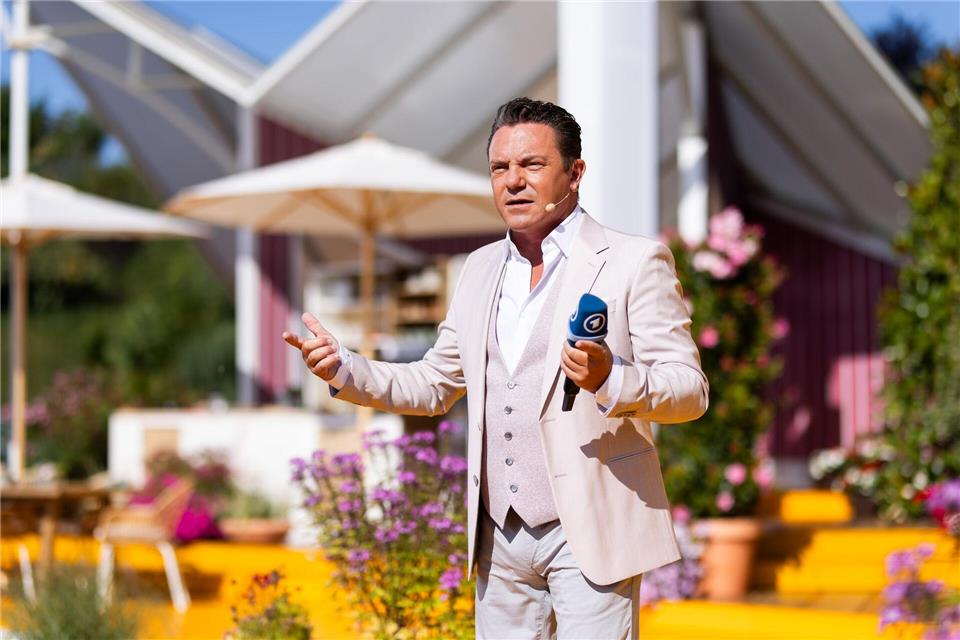 Mross moderiert die Sendung seit 2005. (Archivbild). Philipp von Ditfurth/dpa